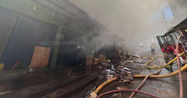 La Nación / Incendio afectó varias oficinas de un edificio en San Lorenzo