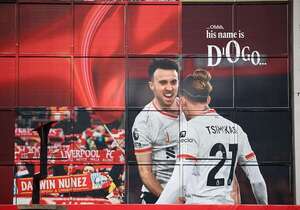 Anfield llora incrédulo la muerte de Diogo Jota, que “nunca caminará solo” - Fútbol Internacional - ABC Color
