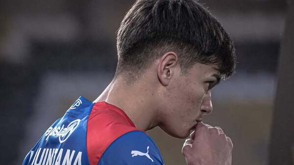 Era delantero, pero se hizo zaguero para cumplir su sueño