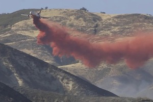 Incendios en California ganan terreno mientras clima seco y caluroso aumenta riesgo