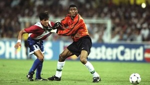 Muere Peter Rufai, el portero que no quiso reinar