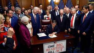 Los 10 temas claves de la nueva ley presupuestaria "grande y hermosa" de Trump que aprobó el Congreso de EEUU