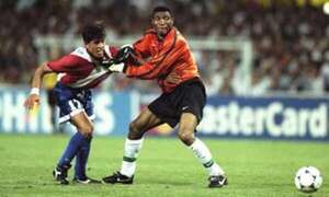 Muere Peter Rufai, el “Príncipe” que eligió el fútbol antes que la corona - Fútbol Internacional - ABC Color