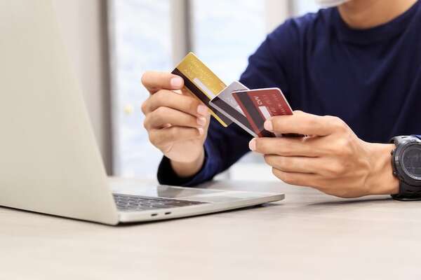 ¿Tarjetas de crédito o tarjetas de reintegro? - Negocios - ABC Color