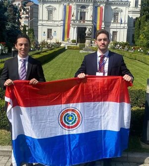 Estudiantes paraguayos destacan en conferencia científica internacional con proyecto de vehículo acuático autónomo - .::Agencia IP::.
