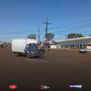ACCIDENTE ENTRE CAMIONES DEJA UN HERIDO EN BELLA VISTA - «TVS DIGITAL»