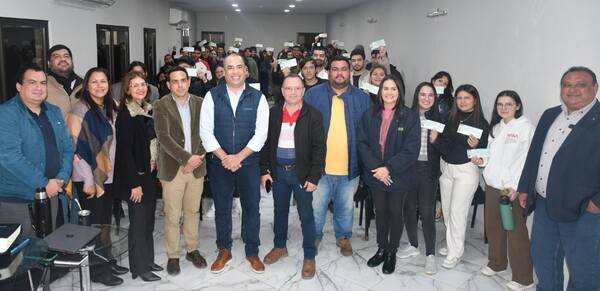 Entregan becas a 288 estudiantes universitarios del Alto Paraguay