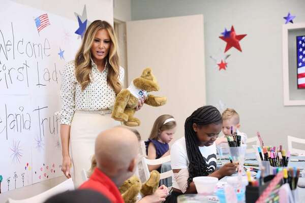 Melania Trump celebra el 4 de julio con los niños del Hospital Infantil en Washington - Gente - ABC Color