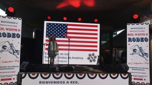 Fiesta al estilo cowboy en la embajada de EEUU