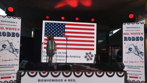 Fiesta al estilo cowboy en la embajada de EEUU
