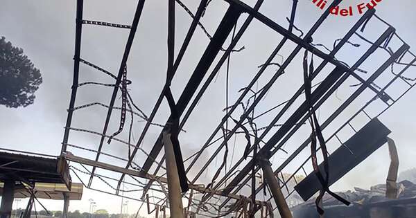 La Nación / Explosión de una gasolinera en Roma provoca cerca de 30 heridos