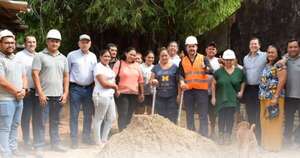 La Nación / Vecinos denuncian abandono de obras en muro de contención del arroyo Yvyra’i