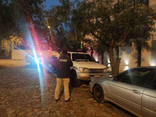 Recuperan camioneta Toyota Prado robada en Asunción
