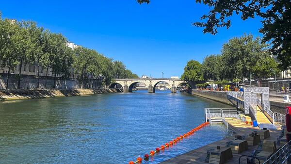 Un siglo después, parisinos y turistas podrán bañarse en el Sena