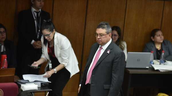 Designación de Leite a EEUU suma cuestionamientos, pero cartismo no da marcha atrás