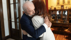 Cristina recibió a Lula y denunció “terrorismo de Estado de baja intensidad” en Argentina