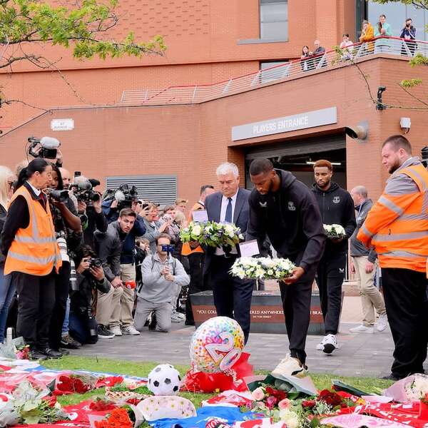 El Everton rinde homenaje póstumo a Diogo Jota en Anfield - Fútbol Internacional - ABC Color