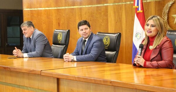 Grupo consultivo de estudiantes visitó sede judicial de Asunción