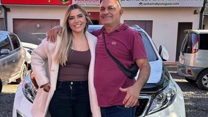 ¡Ma'ẽna! ¡La cheff Lizzi Piñánez le regaló una camioneta a su papá!