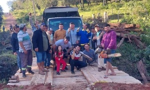 Vecinos de Santa Librada culminan la reparación del puente tras semanas de aislamiento - OviedoPress