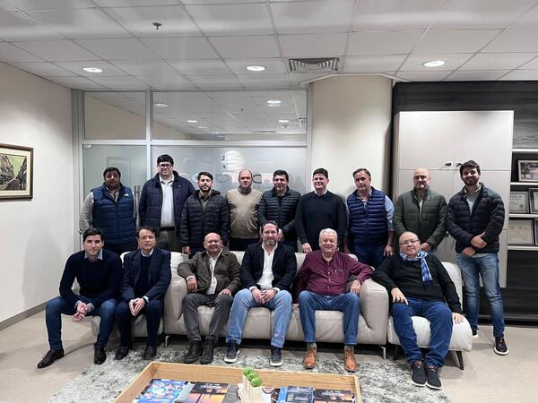 Autoridades renuevan compromiso de la comisión directiva de Cavialpa - Amigo Camionero
