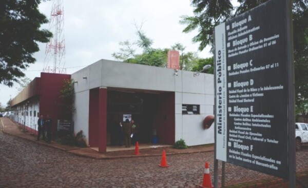 Acusan a joven por maltratos contra miembros de su familia