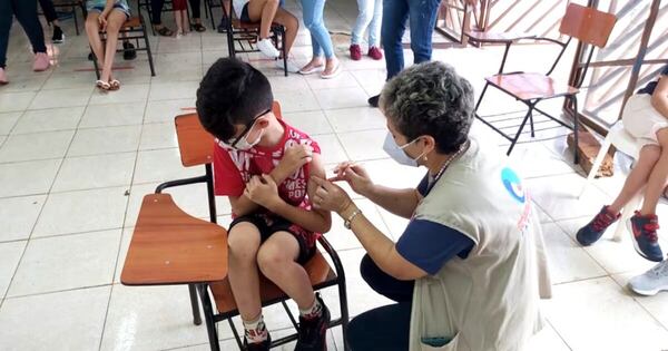 La Nación / Por brote de sarampión piden vacunar a los niños