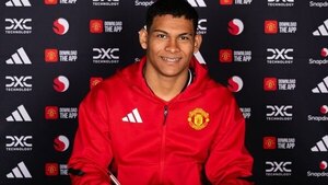 Versus / ¡Diego León fue presentado como nuevo jugador del Manchester United!