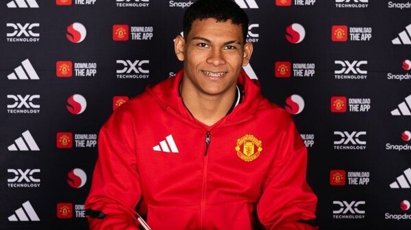 Versus / ¡Diego León fue presentado como nuevo jugador del Manchester United!