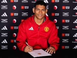 Diego León fue presentado oficialmente en el Manchester United - Fútbol Internacional - ABC Color