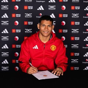 Manchester United presentó oficialmente al paraguayo Diego León | Unicanal
