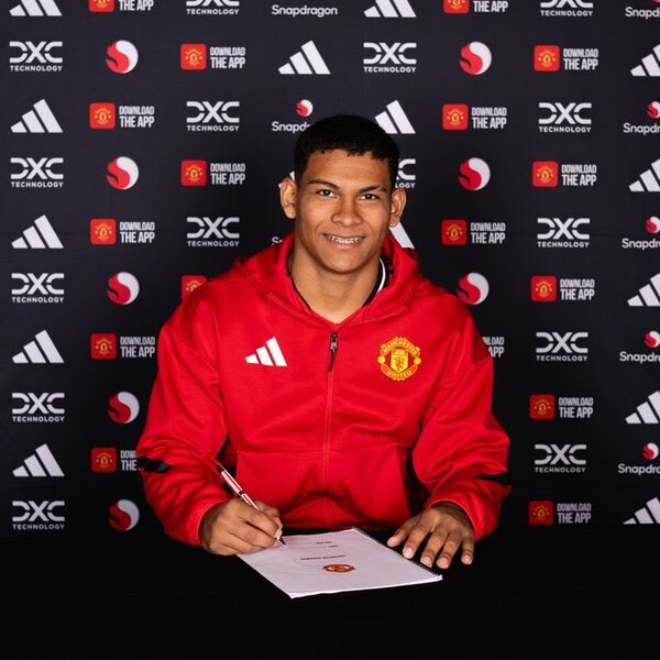 Manchester United presentó oficialmente al paraguayo Diego León | Unicanal