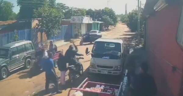 La Nación / Motociclista chocó contra un camión y amenazó con disparos al aire