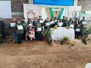 Productores agroecológicos se reciben de técnicos en Nueva Alborada