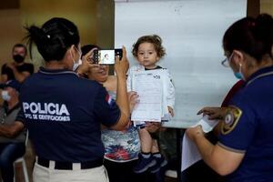 Habilitan oficina permanente para emisión de cédulas a residentes en Buenos Aires - La Clave