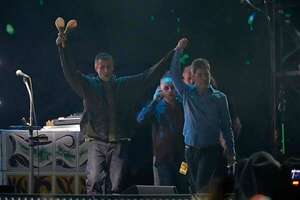 Oasis vuelve con gloria: videos del concierto en Cardiff y la euforia de los fans - Música - ABC Color