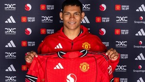 Diego León, presentado en el Manchester United