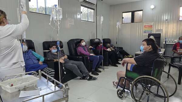 Virus respiratorio: Sin medicinas y con esperas de horas en hospitales públicos - Nacionales - ABC Color