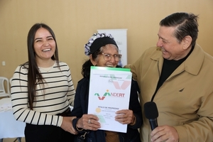 Indert entregó un centenar de nuevos títulos de tierra de la reforma agraria en Concepción - .::Agencia IP::.