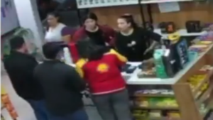 Imputan a docente por manosear a trabajadora de una estación de servicios