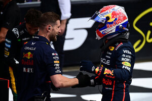 Versus / Verstappen logra la 'pole' en Silverstone por delante de los McLaren
