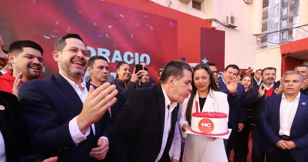 Arrancó el "operativo clamor" para Cartes: los colorados piden una reforma para que siga al frente del partido