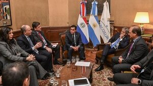 Cancillería asegura que trabaja con Argentina para resolver trasbordo de combustibles en la Hidrovía
