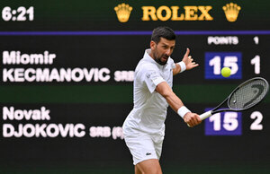 Versus / Djokovic gana su partido número cien en Wimbledon, veinte años después del primero