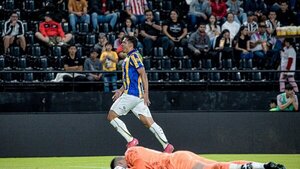 Luqueño da la nota en el estreno