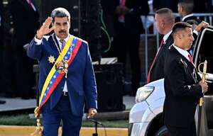 Maduro pide en el Día de la Independencia a la Fuerza Armada “máxima unión y preparación”  - Mundo - ABC Color