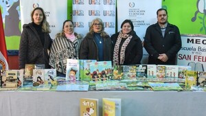 Formando Lectores 2 de ueno bank sigue con las donaciones de bibliotecas