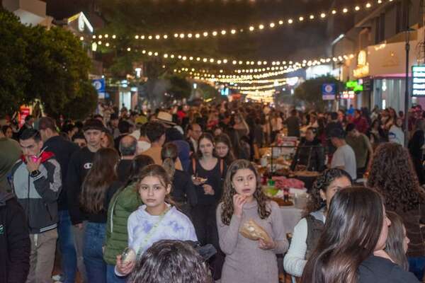 Tradición, música, arte y gastronomía se apoderan de las calles de Encarnación en el San Juan del Centro - Nacionales - ABC Color