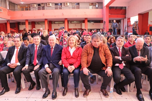 Con Edgar López a la cabeza, el comando de Honor Colorado de San Lorenzo saludó a Horacio Cartes en su cumpleaños - San Lorenzo Hoy