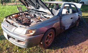 Incendio parcial de vehículo por cortocircuito